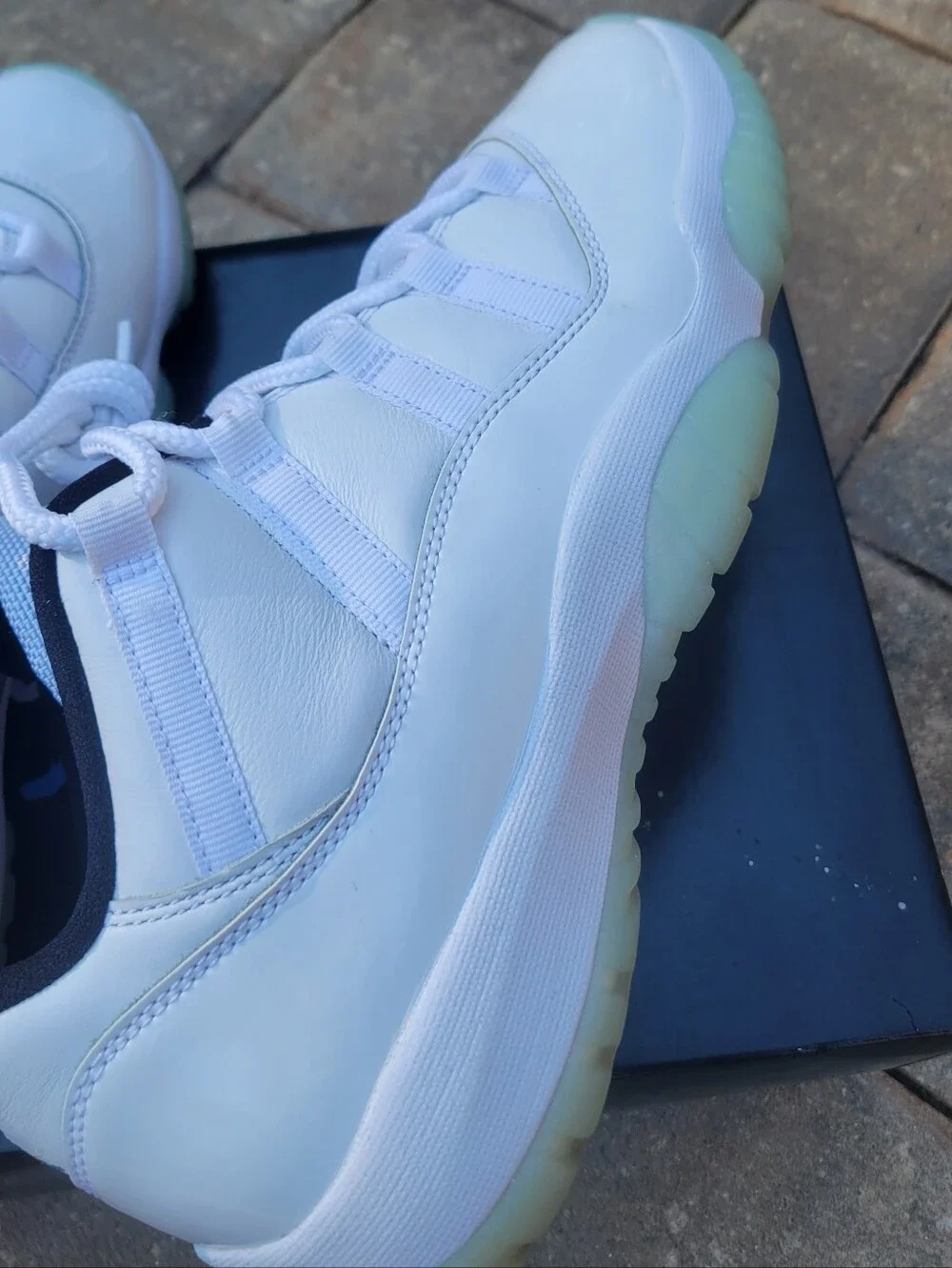 Jordan 11 Retro  Low 'Legend Blue'
